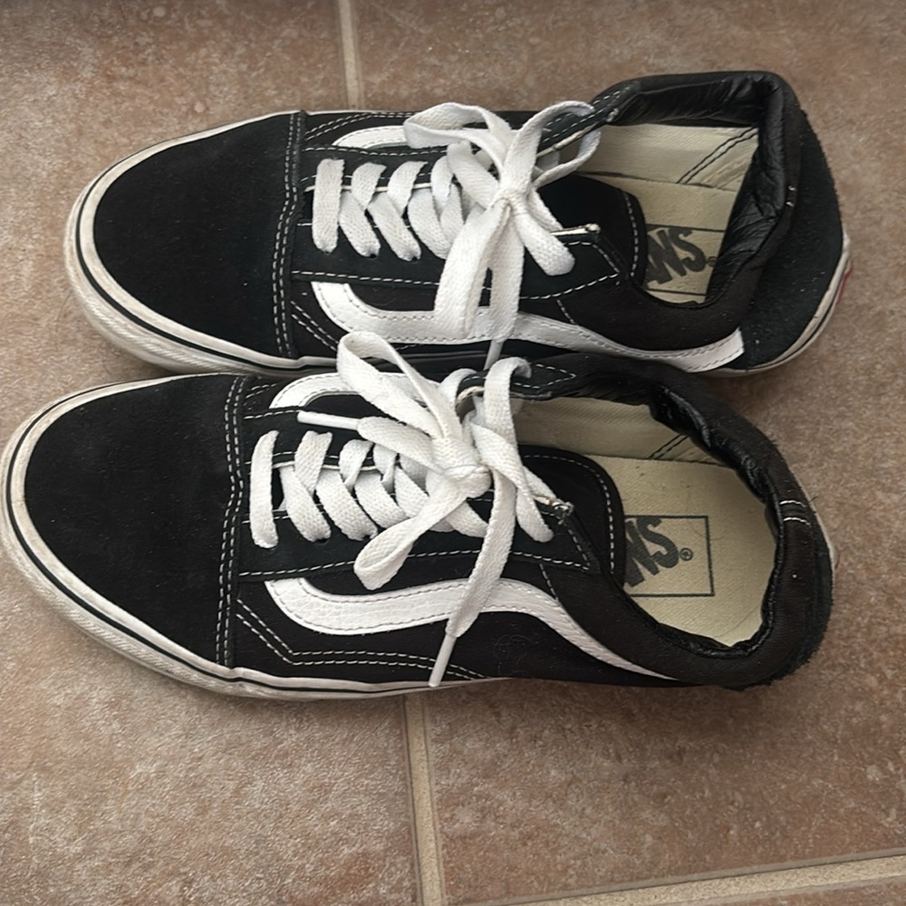 Vans - Picture 2 of 4
